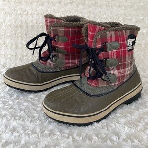 SOREL BOOTS SIZE 9, FOR WOMEN WATERPROOF